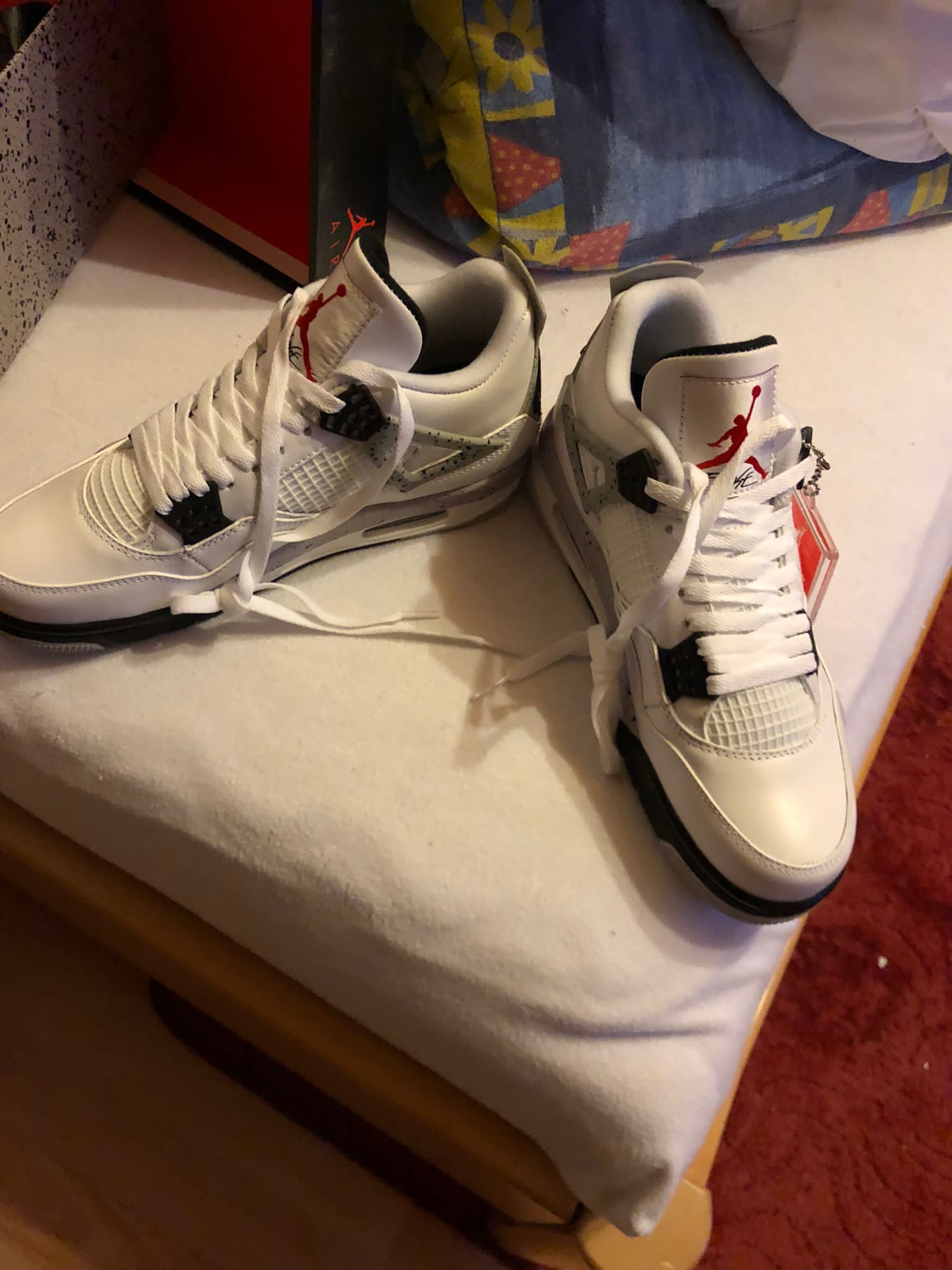 PKGoden Jordan 4 Retro White Cement, 840606-192 review Rafael Schebella 01