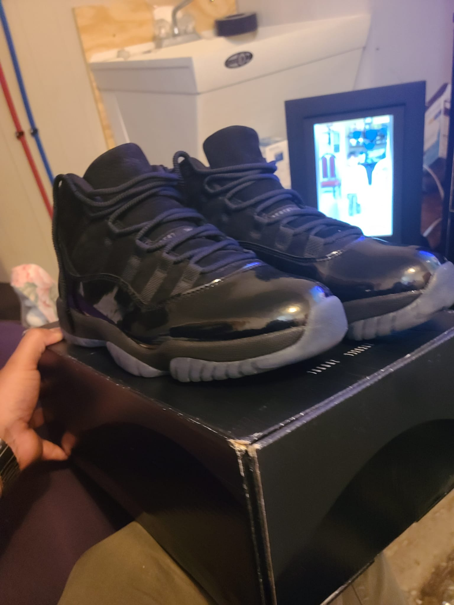 PKGoden Jordan 11 Retro Cap and Gown, 378037-005 review Nehemiah Edouard