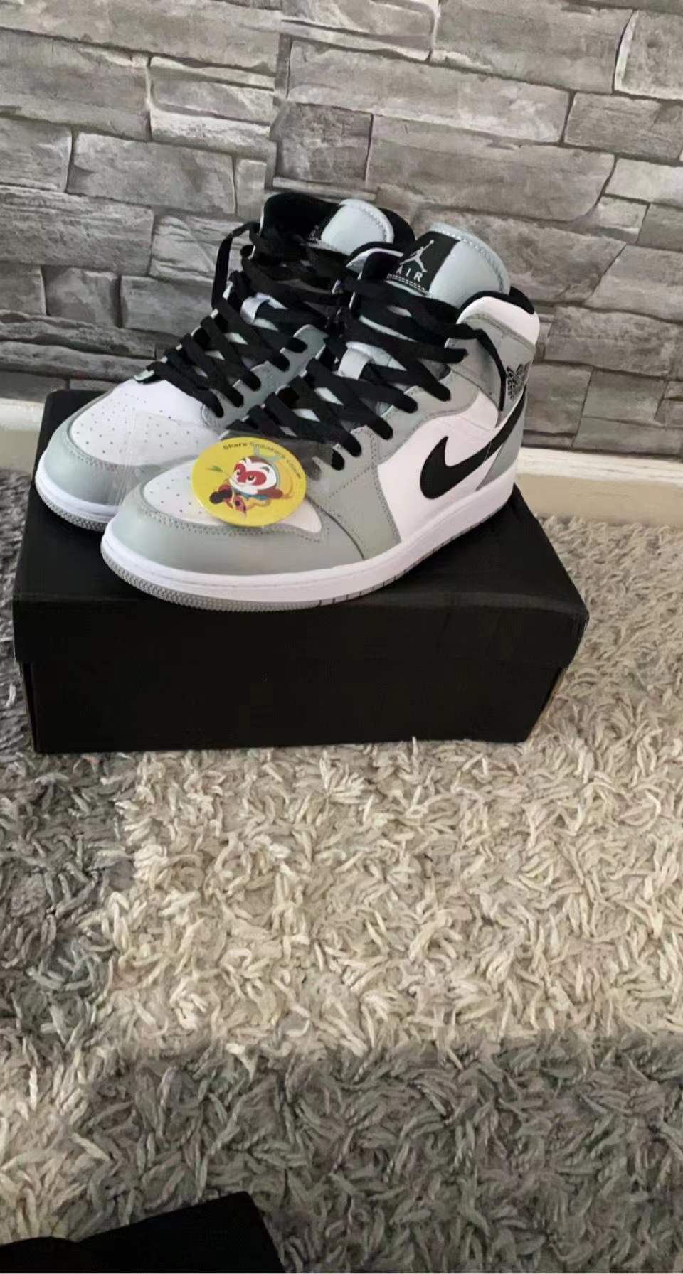 POP  Jordan 1 Mid Light Smoke Grey，554724-092 review Elias Zadrazil