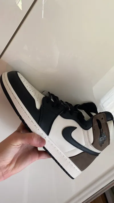 POP  Jordan 1 Retro High Dark Mocha,555088-105 review Sebi 00