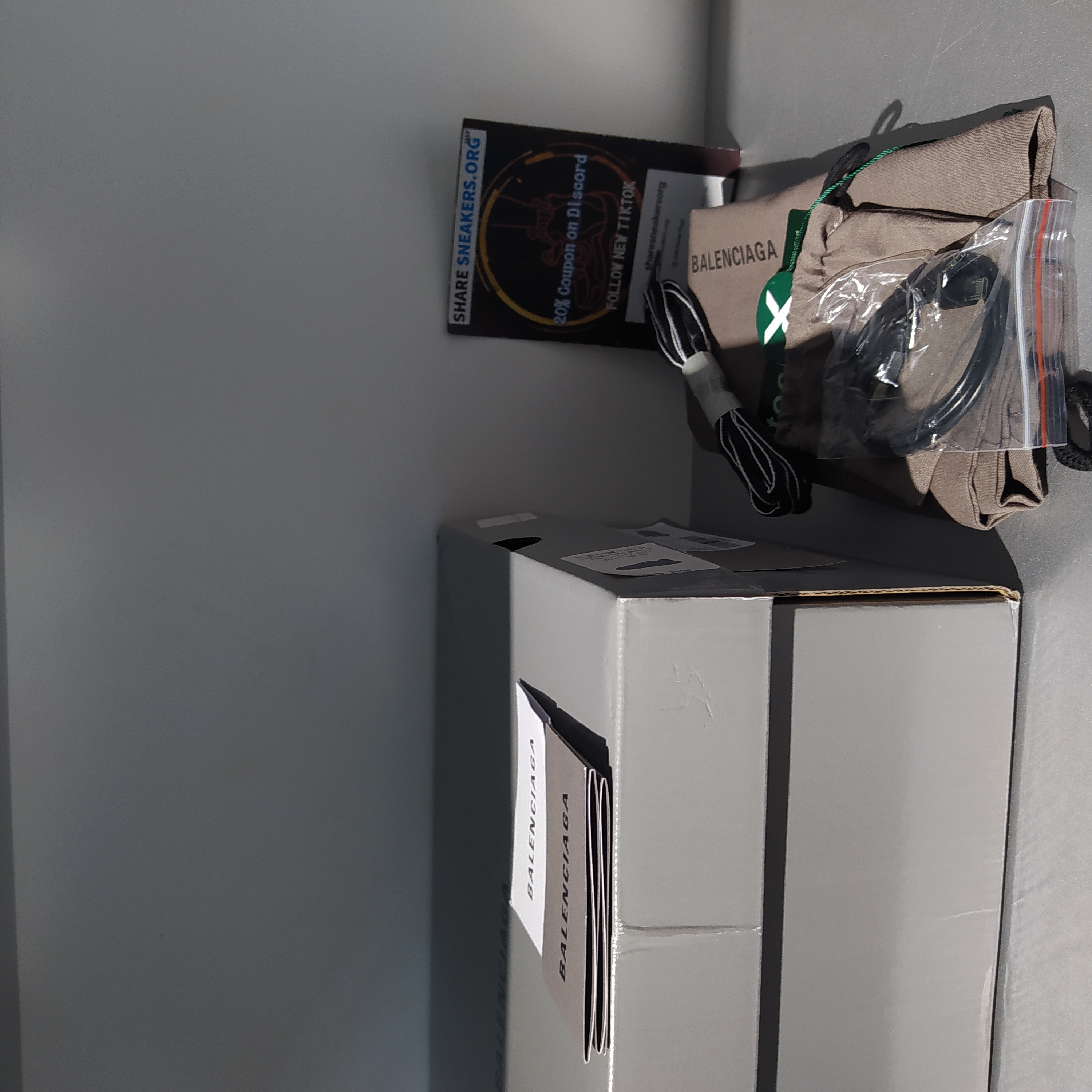 PKGoden Balenciaga Track LED Tess S.Black 555032 W1GB7 1000  review SS 05