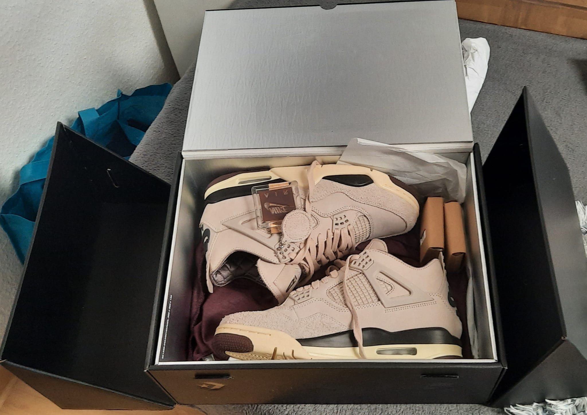 POP  A Ma Maniére x Air Jordan 4 Retro Fossil Stone FZ4810-200  review Kian 01