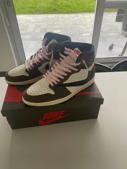 PKGoden   Air Jordan 1  Retro High Travis Scott SP34, CD4487-100  review Vince Descheemaeker 01
