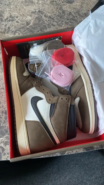 PKGoden   Air Jordan 1  Retro High Travis Scott SP34, CD4487-100  review Vince Descheemaeker 04