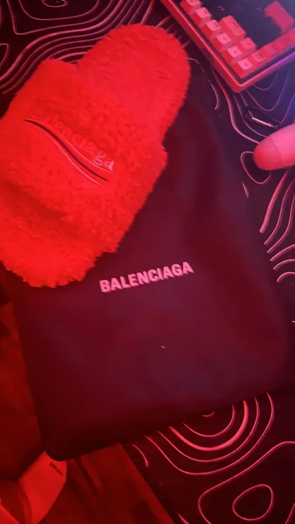 POP Balenciaga Furry Slide Red White, 654261W2DO16596 review Eric Gonzalez 01