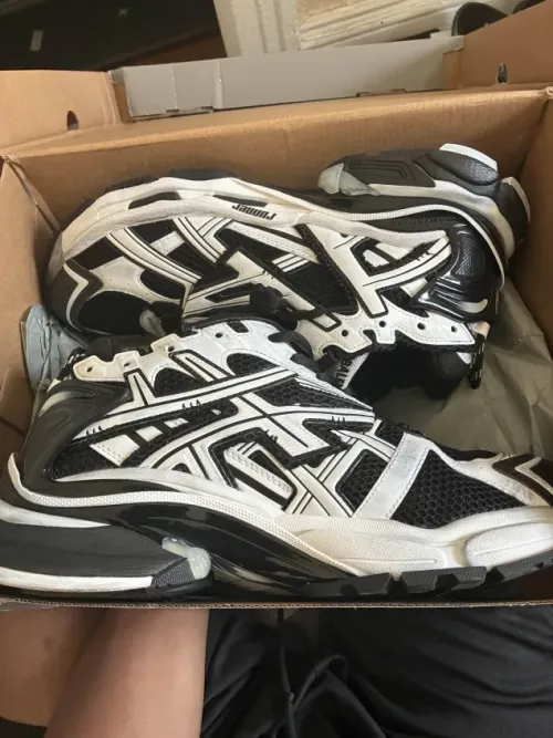 PKGoden Balenciaga Runner Black White review 