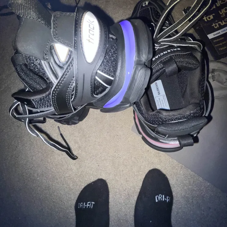 PKGoden Balenciaga Track LED Tess S.Black 555032 W1GB7 1000  review Tn.mike 02