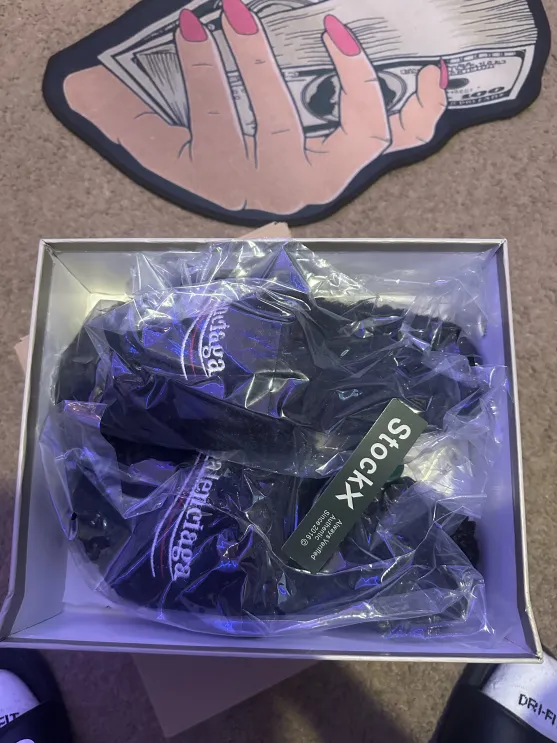 POP Balenciaga Furry Slide Black, 654747W2DO11096 review Cameron Williams 01