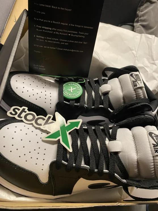 PKGoden   Jordan 1 Retro High OG Black White 555088-010 review Nadia 01