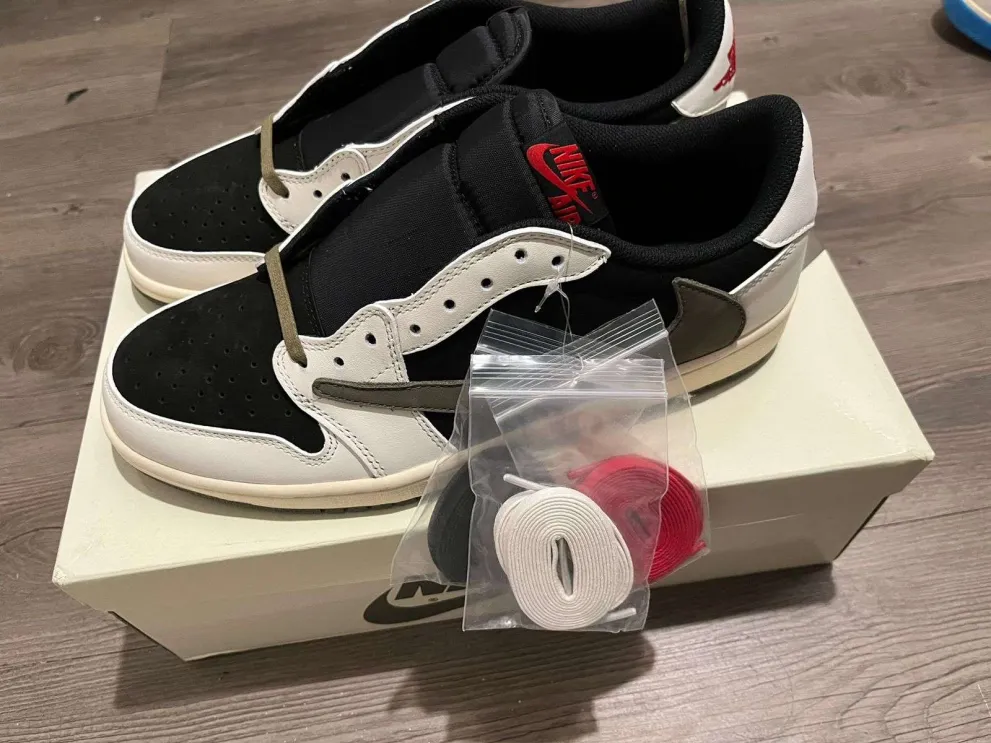 PKGoden  Travis Scott x Air Jordan 1 Low OG Olive, DZ4137-106 review Diego Morales 01