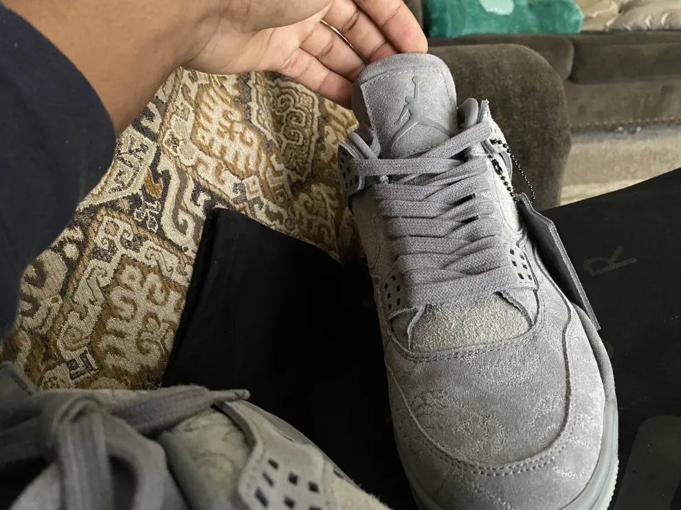 PKGoden KAWS X Air Jordan 4 Retro, 930155-003 review Rabbi Yeboah Jr 00