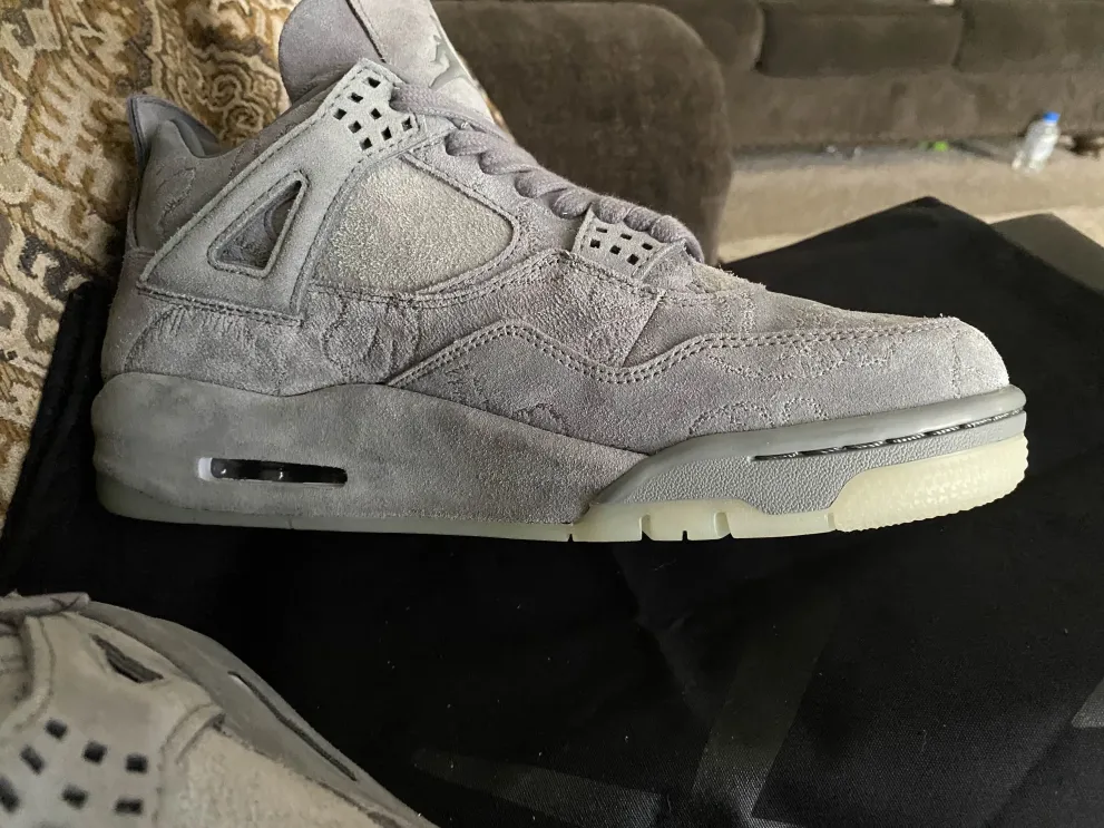 PKGoden KAWS X Air Jordan 4 Retro, 930155-003 review Rabbi Yeboah Jr 01