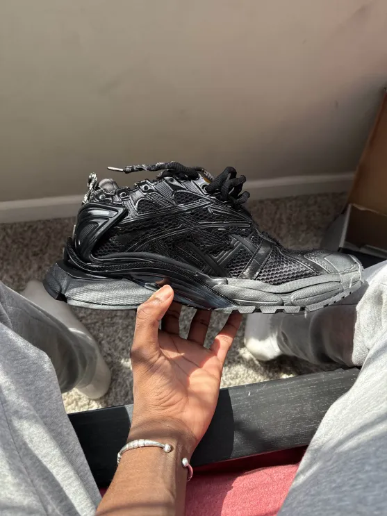 PKGoden Balenciaga Runner Black 656065 W3RA1 1000 review Diana Crawatzo 00