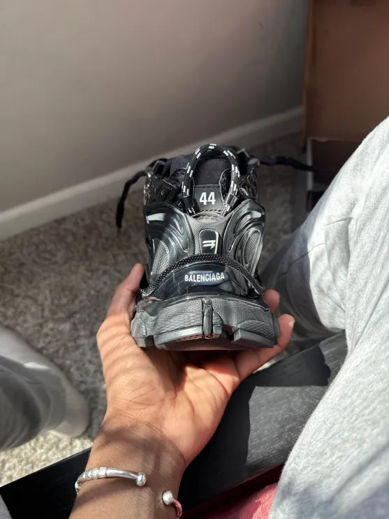 PKGoden Balenciaga Runner Black 656065 W3RA1 1000 review Diana Crawatzo 02