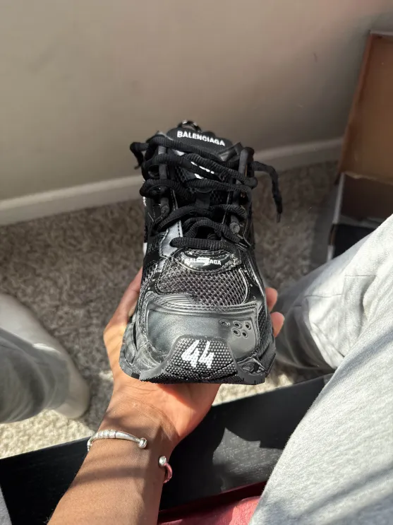 PKGoden Balenciaga Runner Black 656065 W3RA1 1000 review Diana Crawatzo 03
