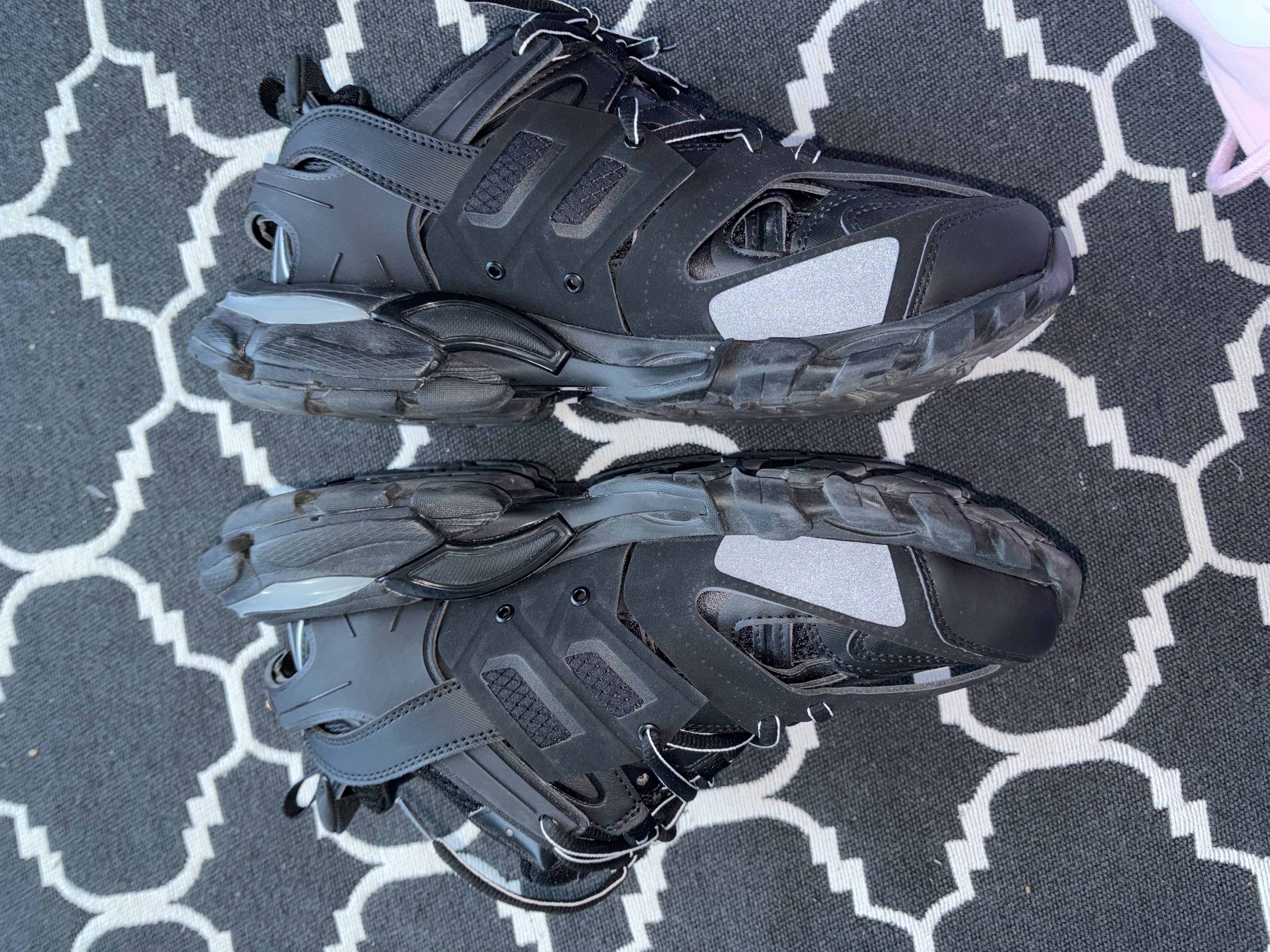 PKGoden Balenciaga Track LED Tess S.Black 555032 W1GB7 1000  review Arijan 02