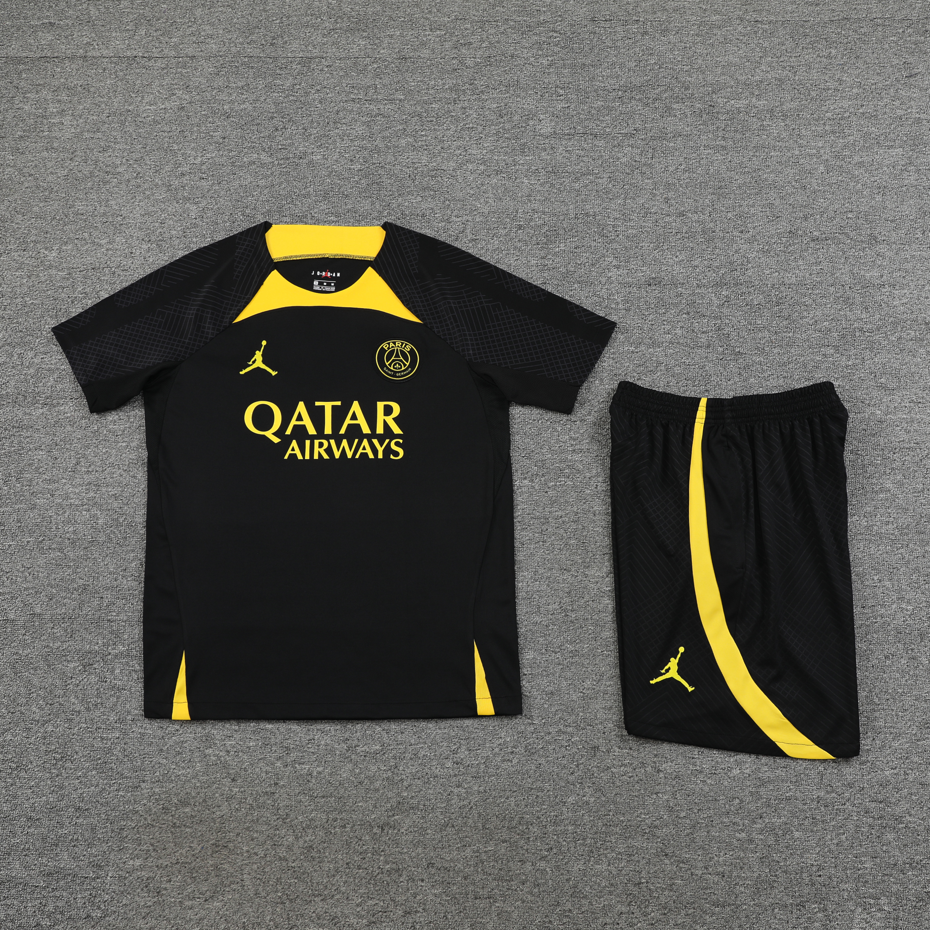 Paris Saint Germain 23/24 Training Suit Black And Yellow