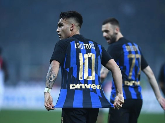 The Glamour of Serie A: Exploring the Iconic Jerseys that Define Italian Football's Grandeur