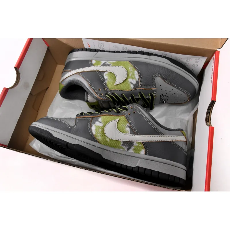 Nike SB Dunk Low HUF Wait, What!? (Friends and Family) FD8775-002