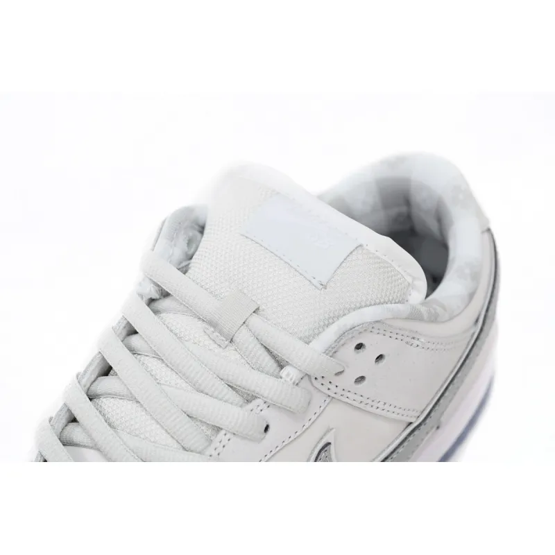 Nike SB Dunk Low White Lobster (Friends and Family) FD8776-100