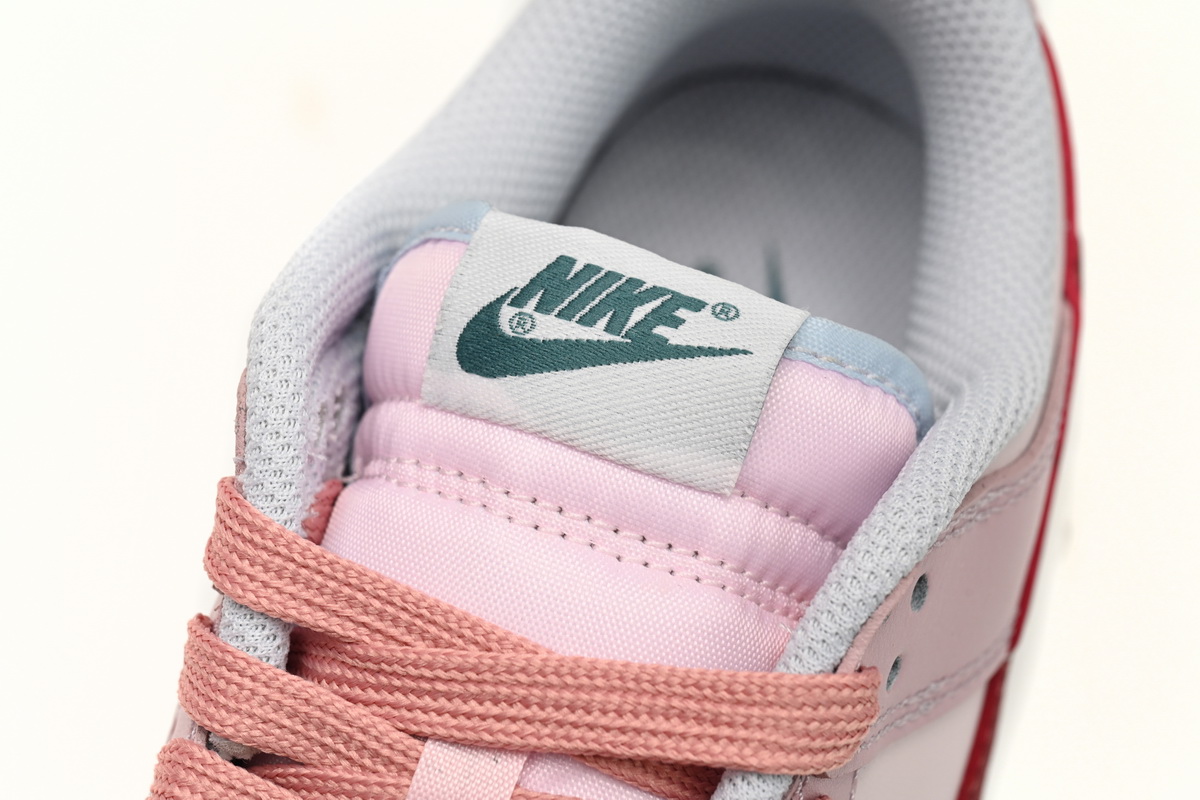  Nike Dunk Low Strawberry Embracing Pig  FD1232-002