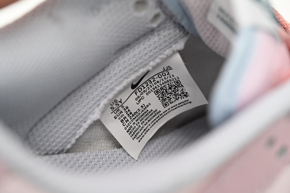  Nike Dunk Low Strawberry Embracing Pig  FD1232-002