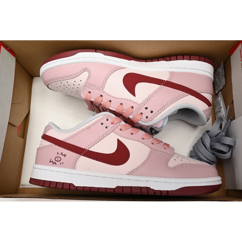 Nike Dunk Low Strawberry Embracing Pig  FD1232-002