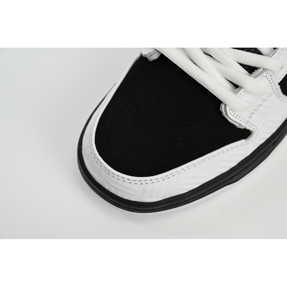 Nike SB Dunk Low TIGHTBOOTH FD2629-100 