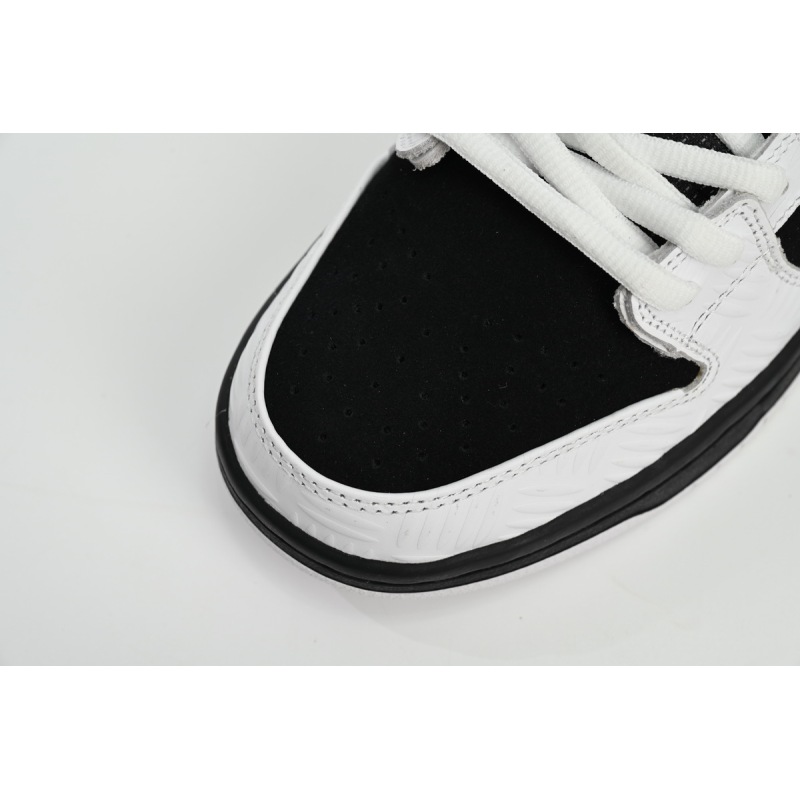 Nike SB Dunk Low TIGHTBOOTH FD2629-100 
