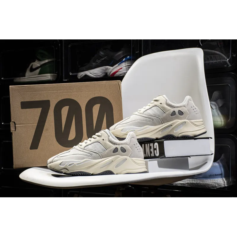 Adidas Yeezy Boost 700 Analog (2019/2023)  EG7596