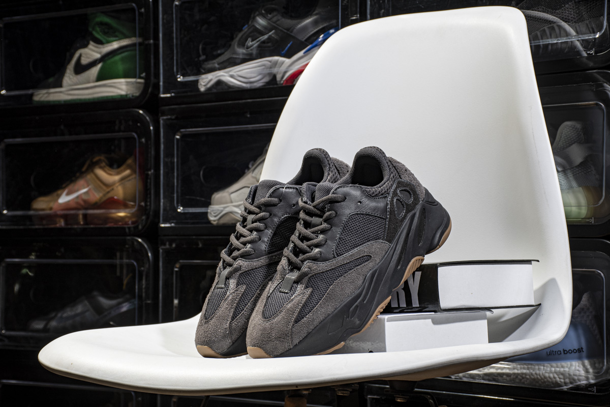 Adidas Yeezy Boost 700 Utility Black (2019/2023) FV5304