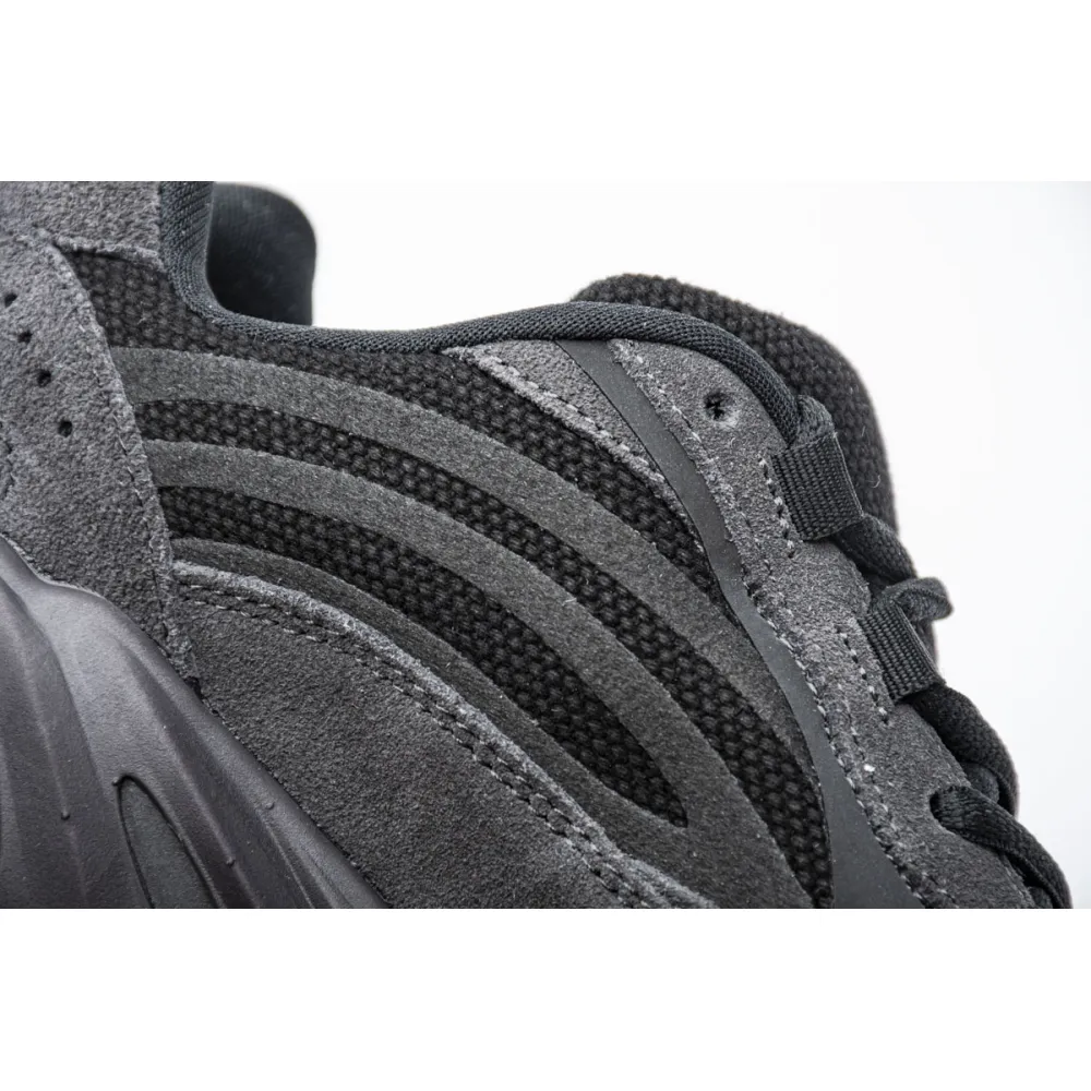 Adidas Yeezy Boost 700 V2 Vanta  FU6684