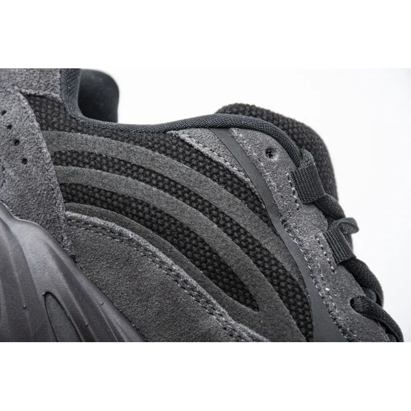 Adidas Yeezy Boost 700 V2 Vanta  FU6684