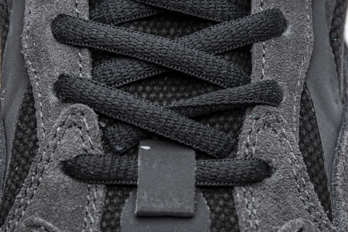 Adidas Yeezy Boost 700 V2 Vanta  FU6684