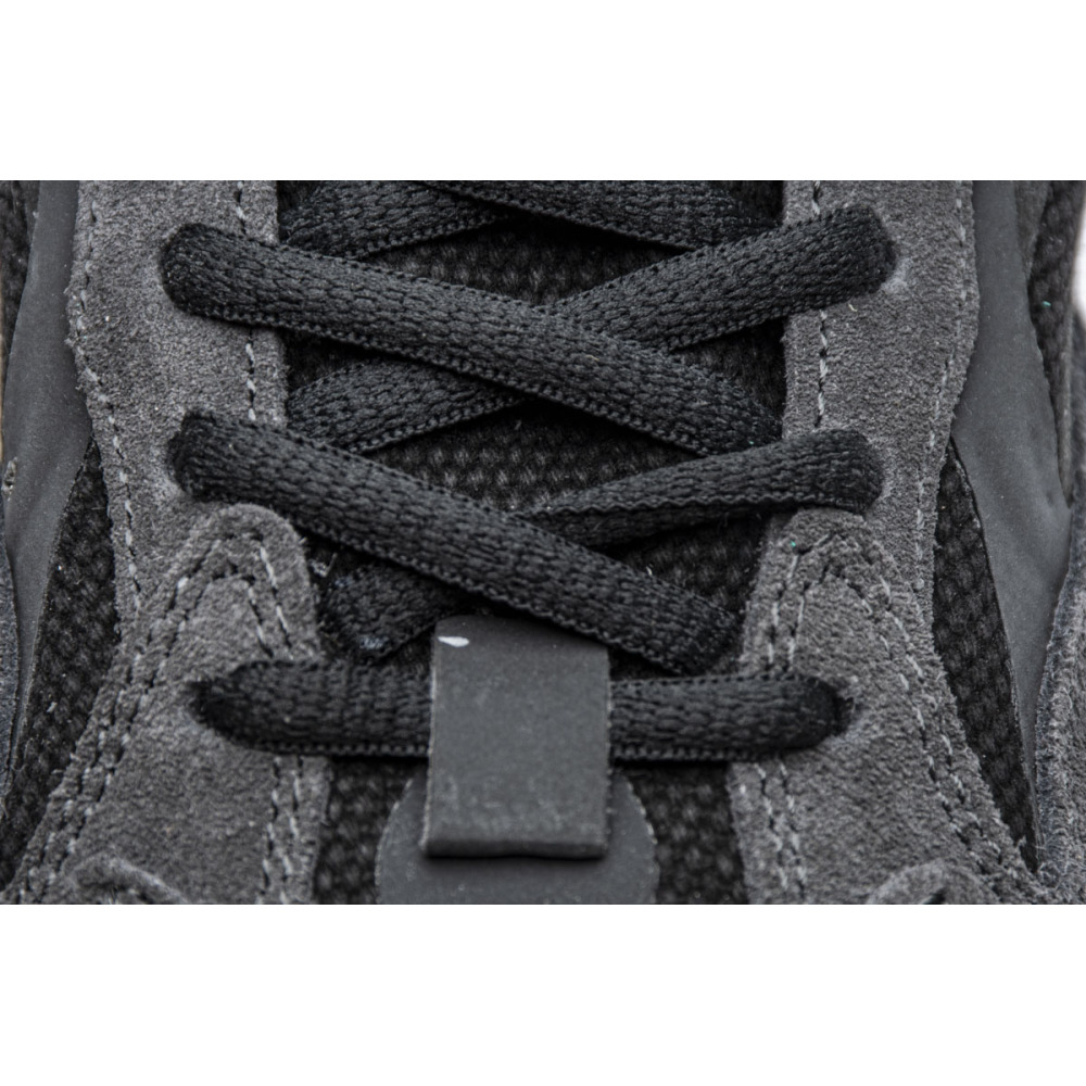 Adidas Yeezy Boost 700 V2 Vanta  FU6684