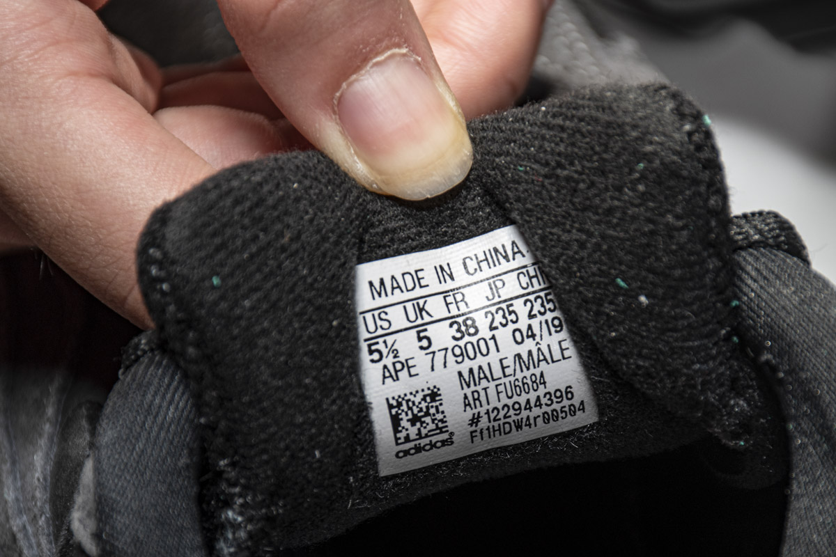 Adidas Yeezy Boost 700 V2 Vanta  FU6684