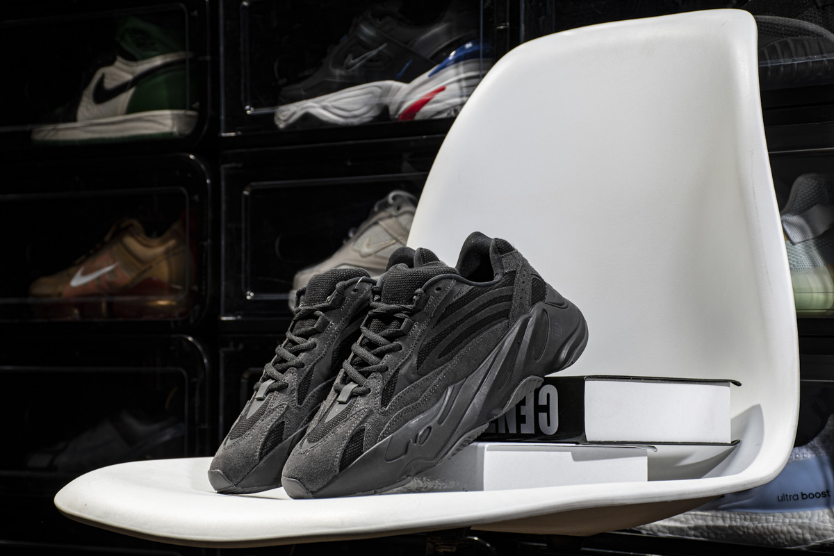 Adidas Yeezy Boost 700 V2 Vanta  FU6684