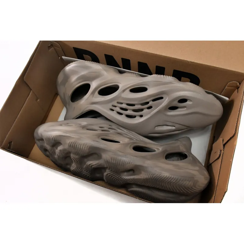 Adidas Yeezy Foam RNNR Stone Sage  GX4472