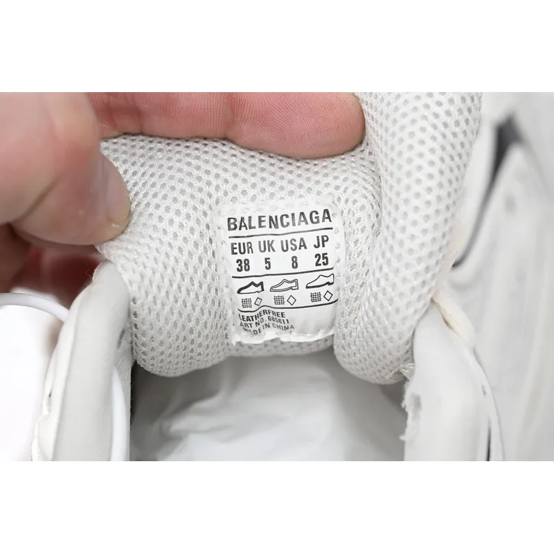  Balenciaga Defender Off-White  685611 W2RAA 9110