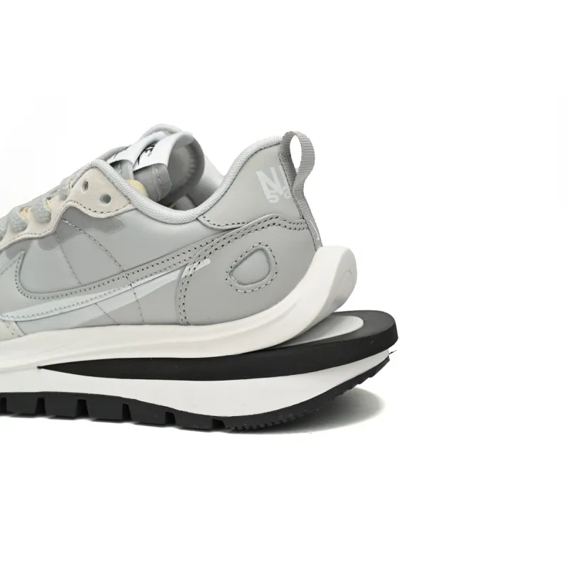  Sacai x Nike VaporWaffle 3.0 Pale DD1875-108 