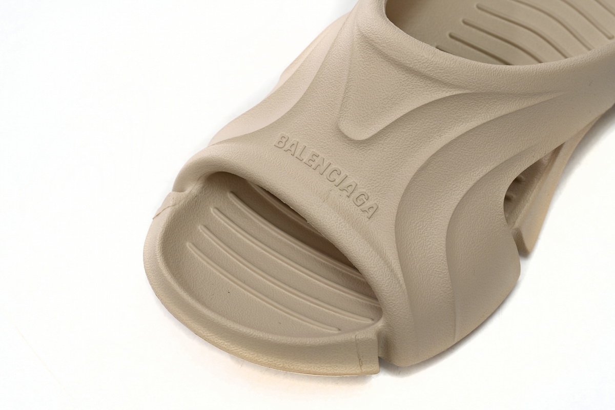 Balenciaga Mold Slide Sandal Beige   653874W3CE29300