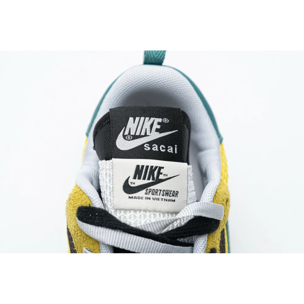Nike Vaporwaffle sacai Tour Yellow Stadium Green  CV1363-700 