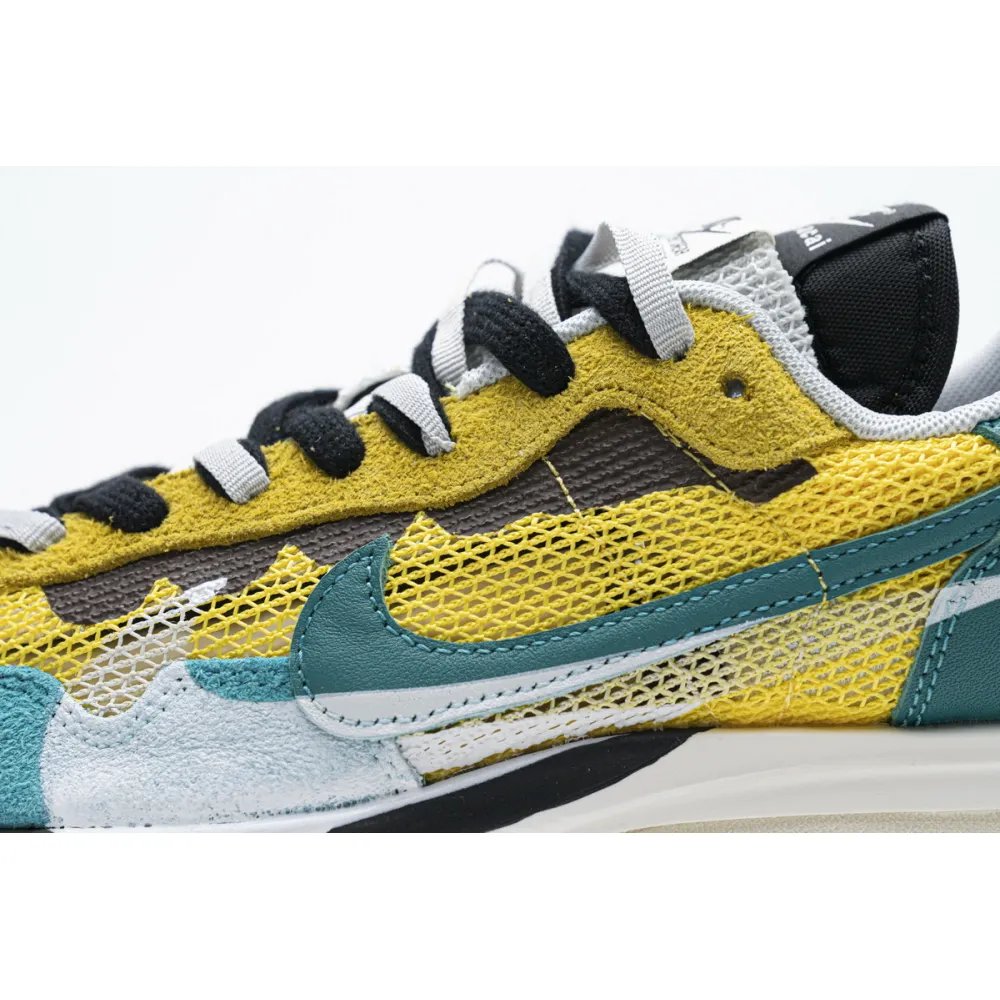 Nike Vaporwaffle sacai Tour Yellow Stadium Green  CV1363-700 