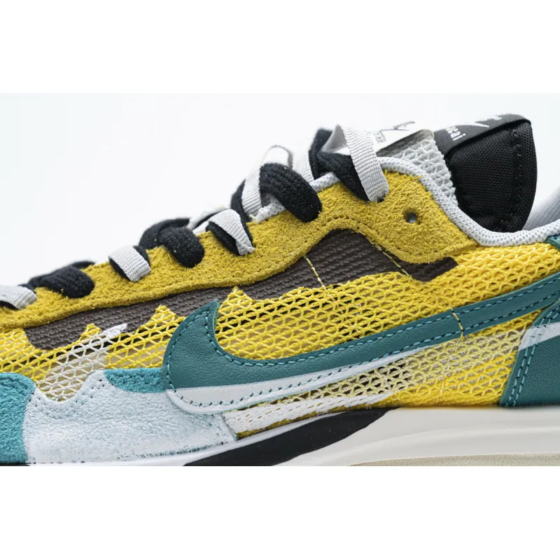 Nike Vaporwaffle sacai Tour Yellow Stadium Green  CV1363-700 