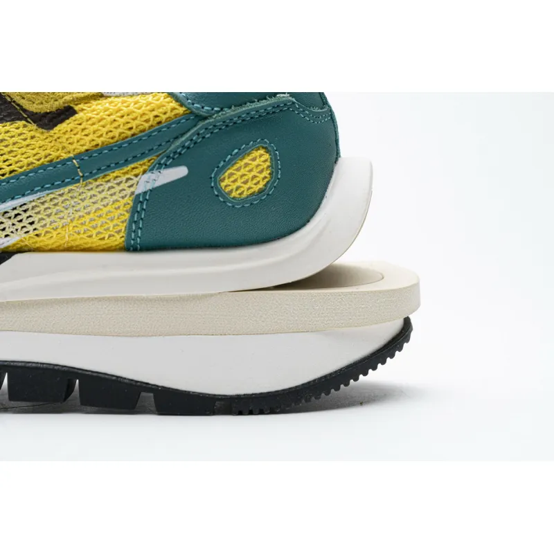 Nike Vaporwaffle sacai Tour Yellow Stadium Green  CV1363-700 