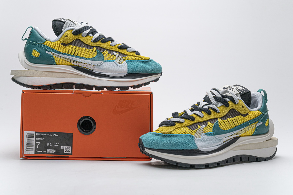 Nike Vaporwaffle sacai Tour Yellow Stadium Green CV1363-700
