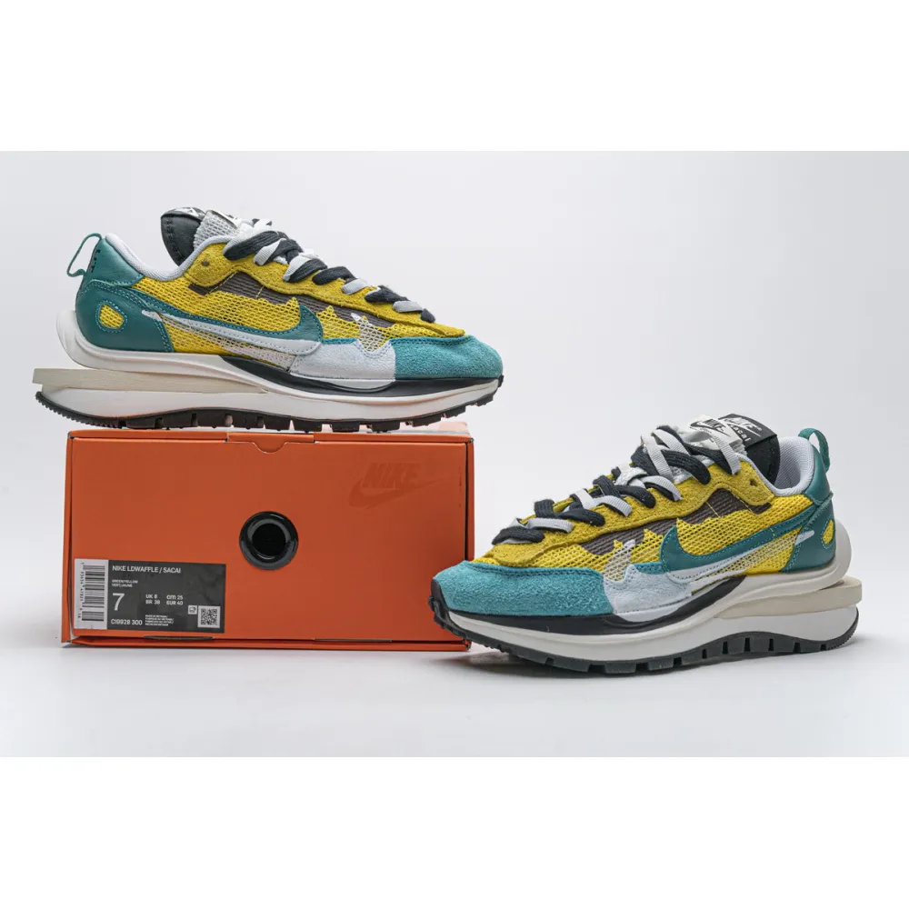 Nike Vaporwaffle sacai Tour Yellow Stadium Green  CV1363-700 