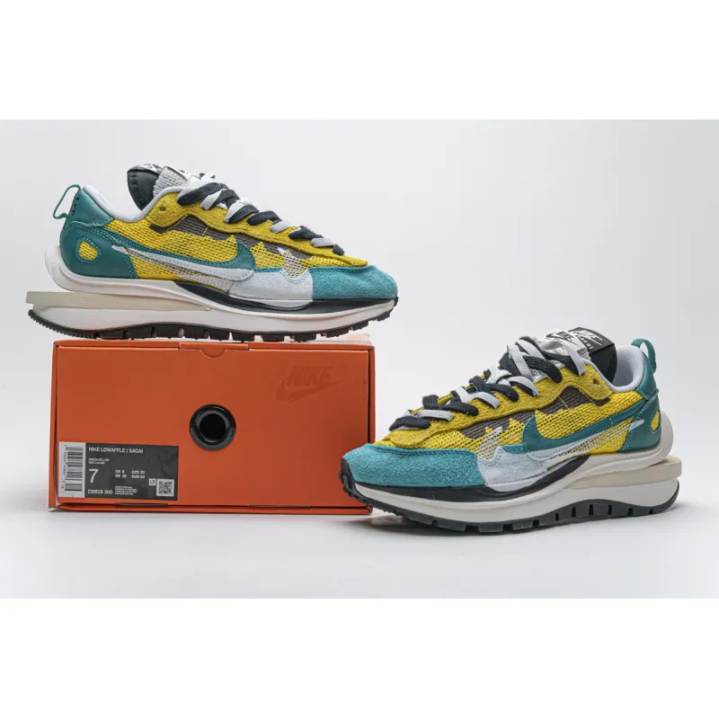 Nike Vaporwaffle sacai Tour Yellow Stadium Green  CV1363-700 