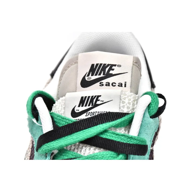 Nike Vaporwaffle sacai Villain Red Neptune Green DD3035-200 