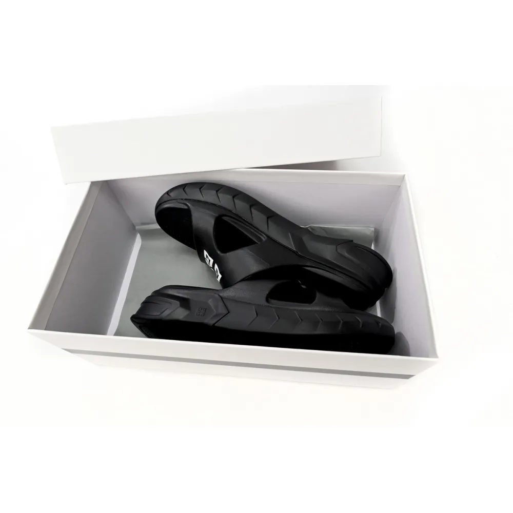 Givenchy Marshmallow Black BH301AH19Y-001